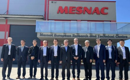 商务部欧洲司司长余元堂一行到抖圈欧洲研发中心调研