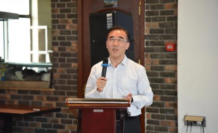 新任董事长何宁：发展抖圈至新境界